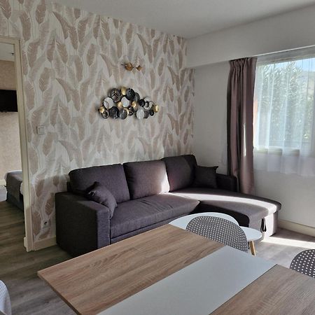 Hotel Le Vanseen Les Vans Bagian luar foto