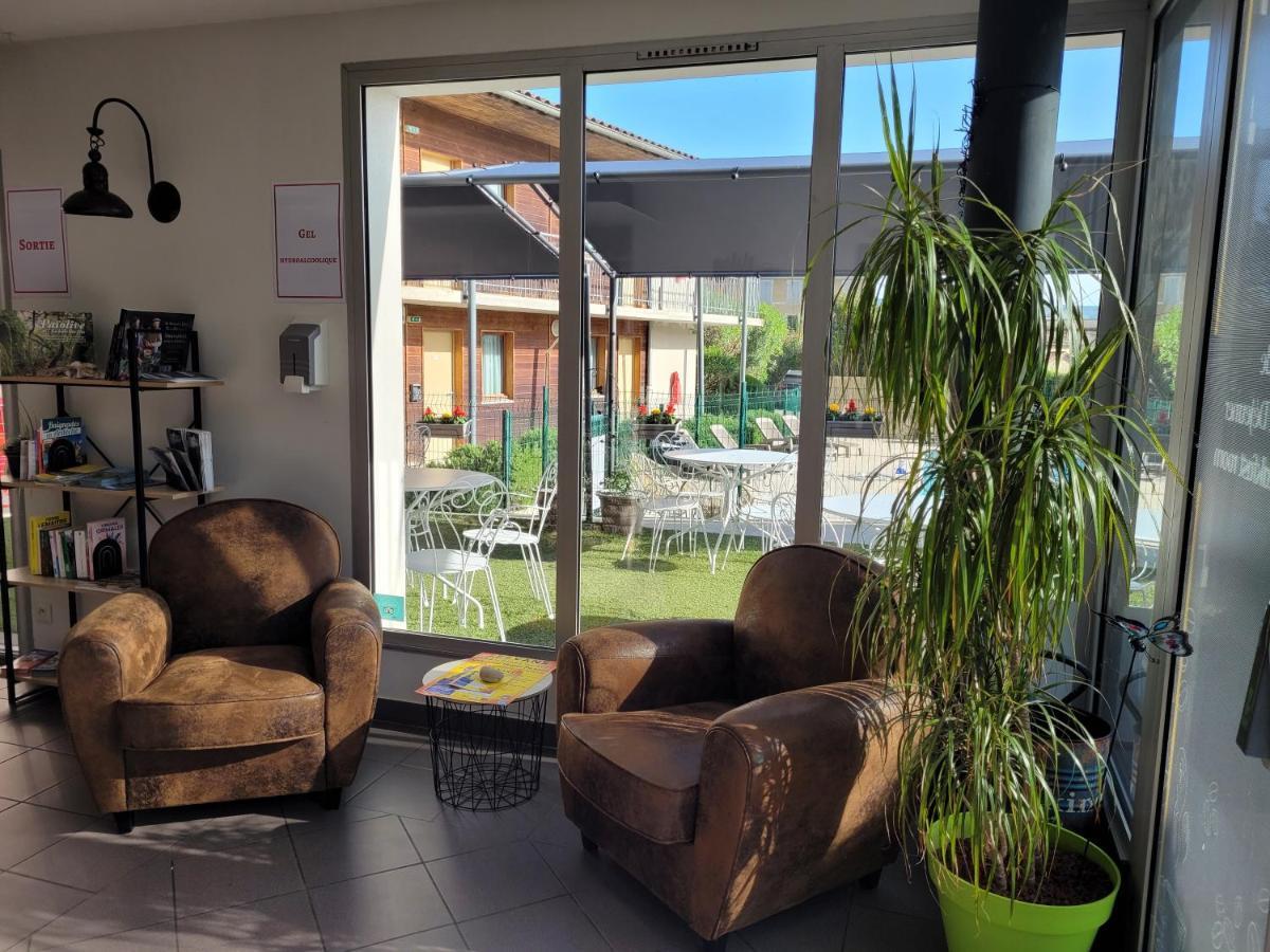 Hotel Le Vanseen Les Vans Bagian luar foto