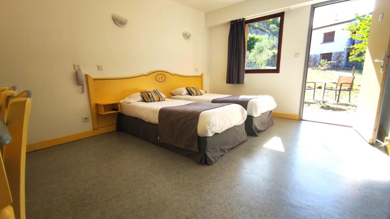 Hotel Le Vanseen Les Vans Bagian luar foto