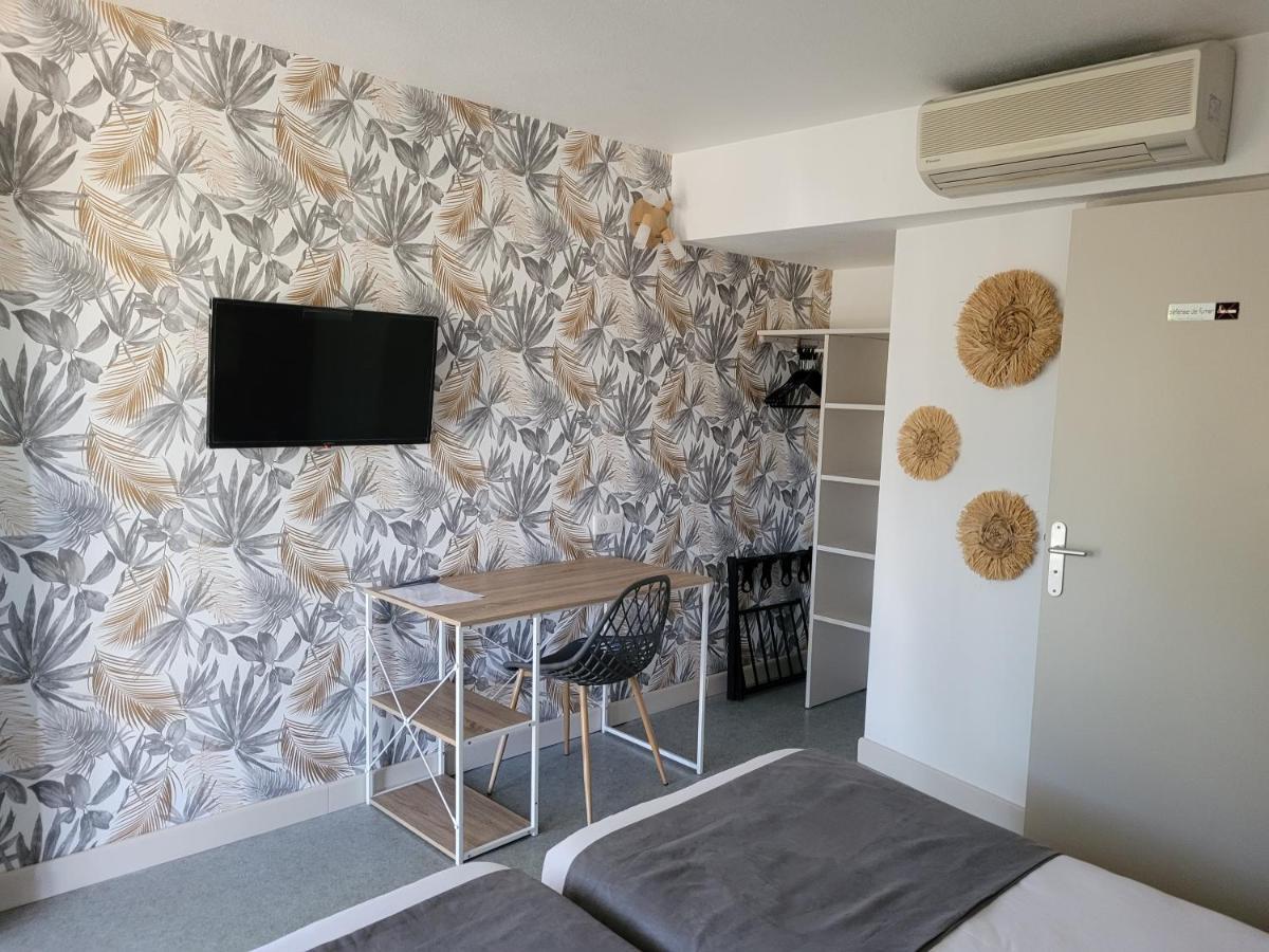 Hotel Le Vanseen Les Vans Bagian luar foto