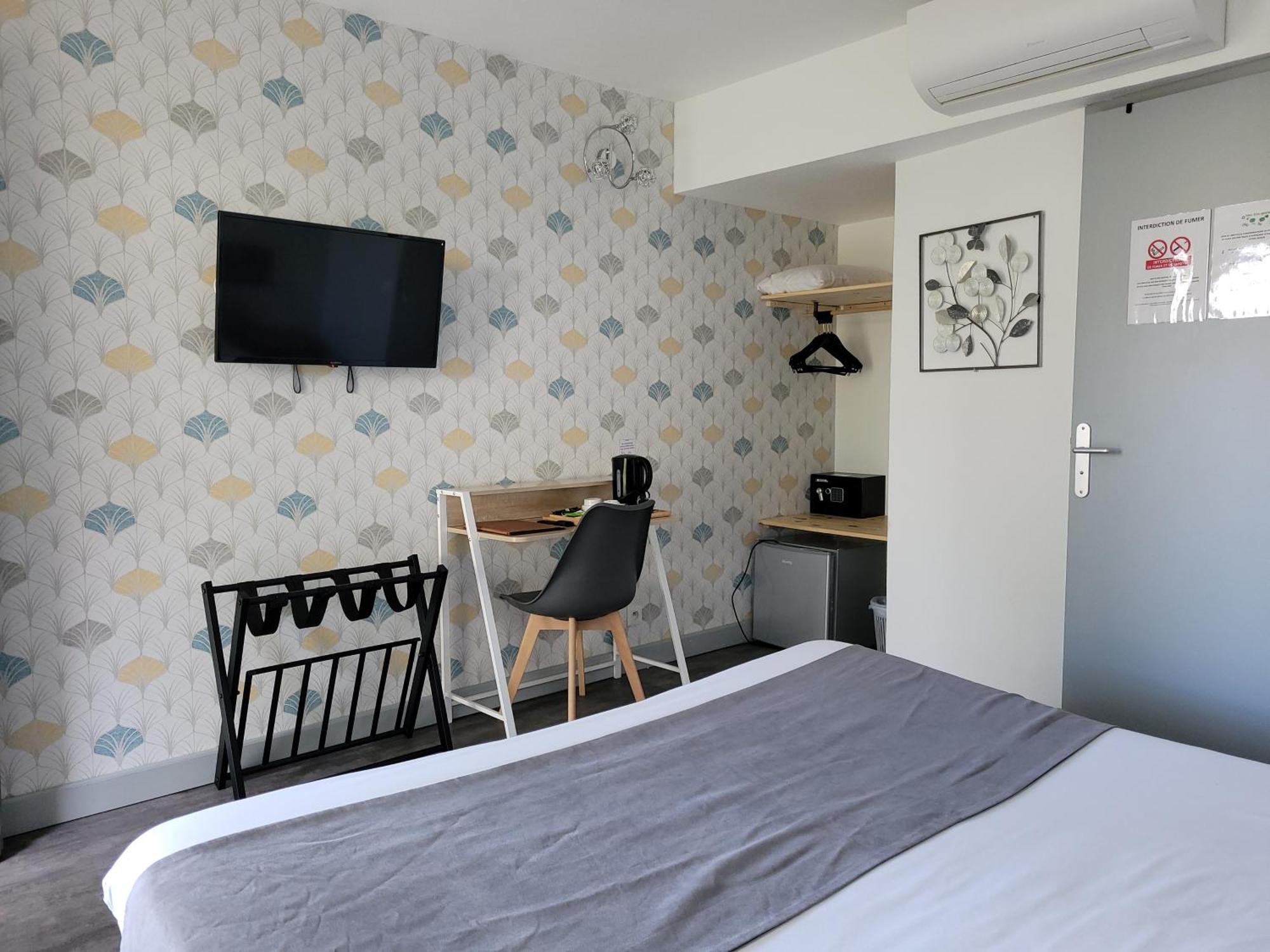 Hotel Le Vanseen Les Vans Bagian luar foto