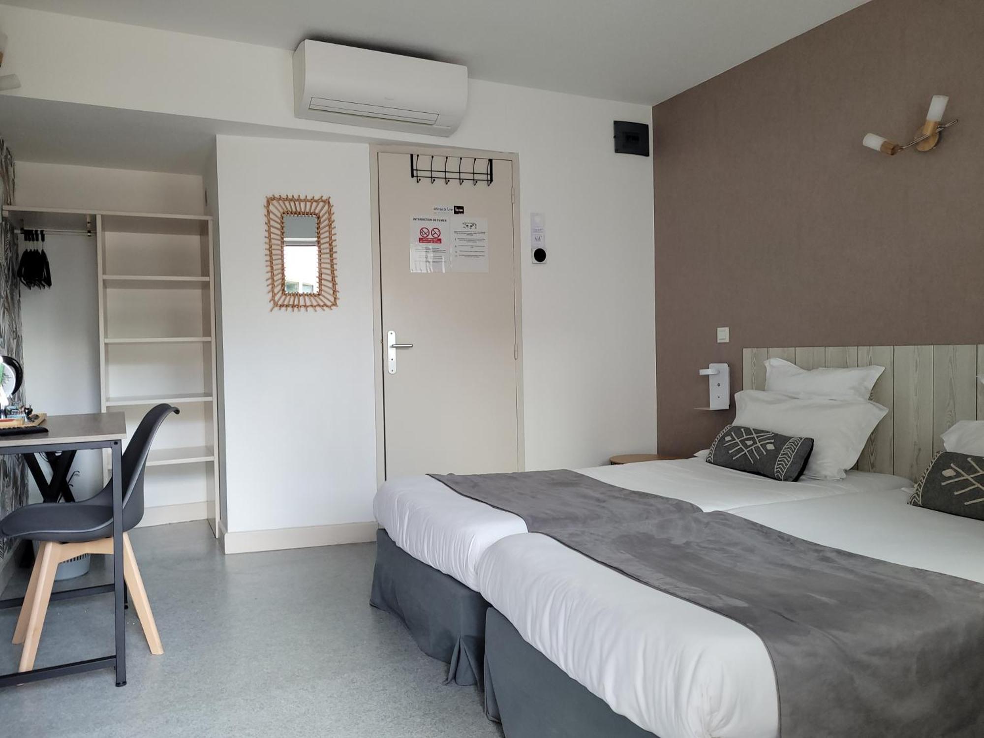 Hotel Le Vanseen Les Vans Bagian luar foto