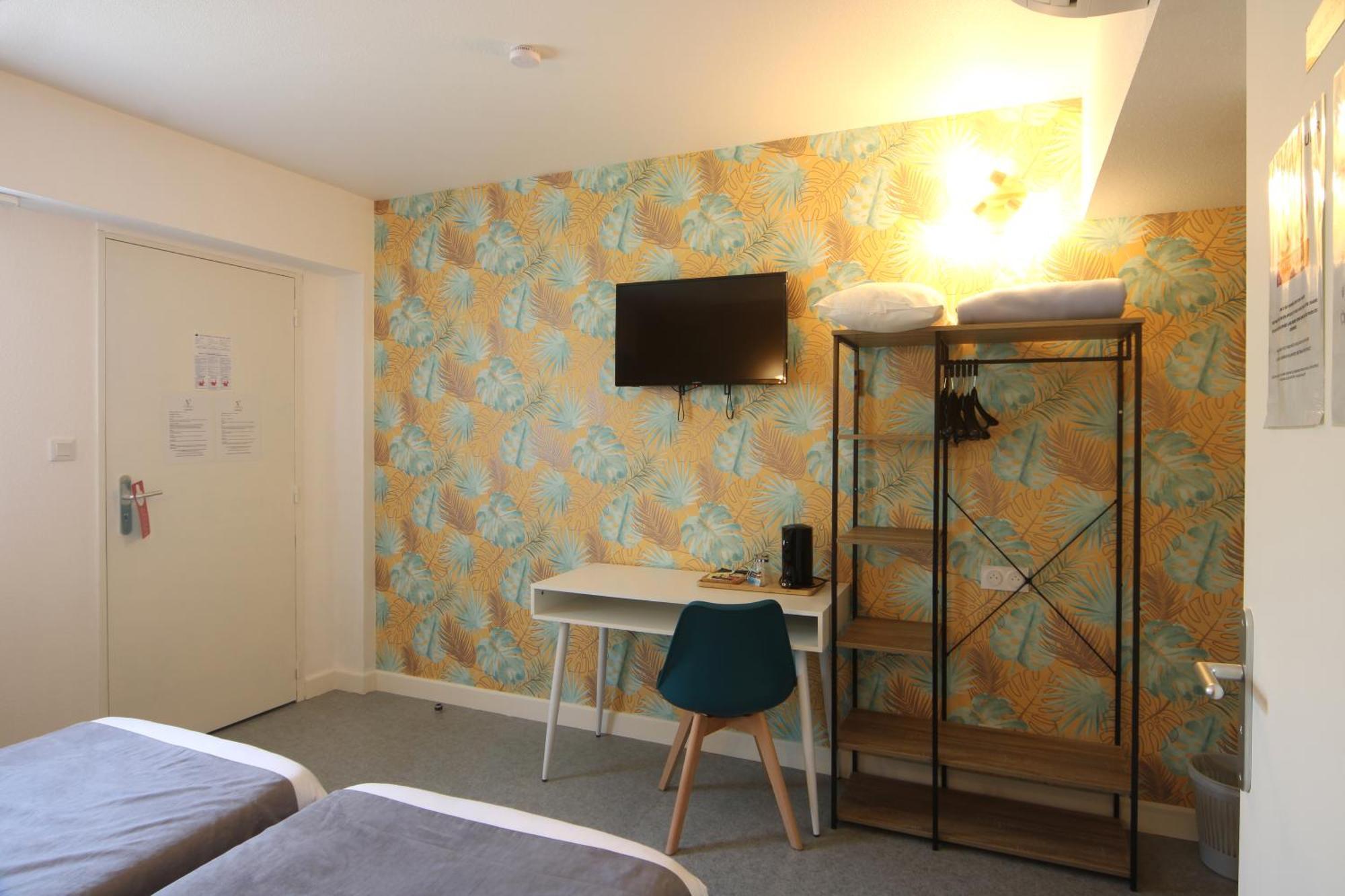 Hotel Le Vanseen Les Vans Bagian luar foto
