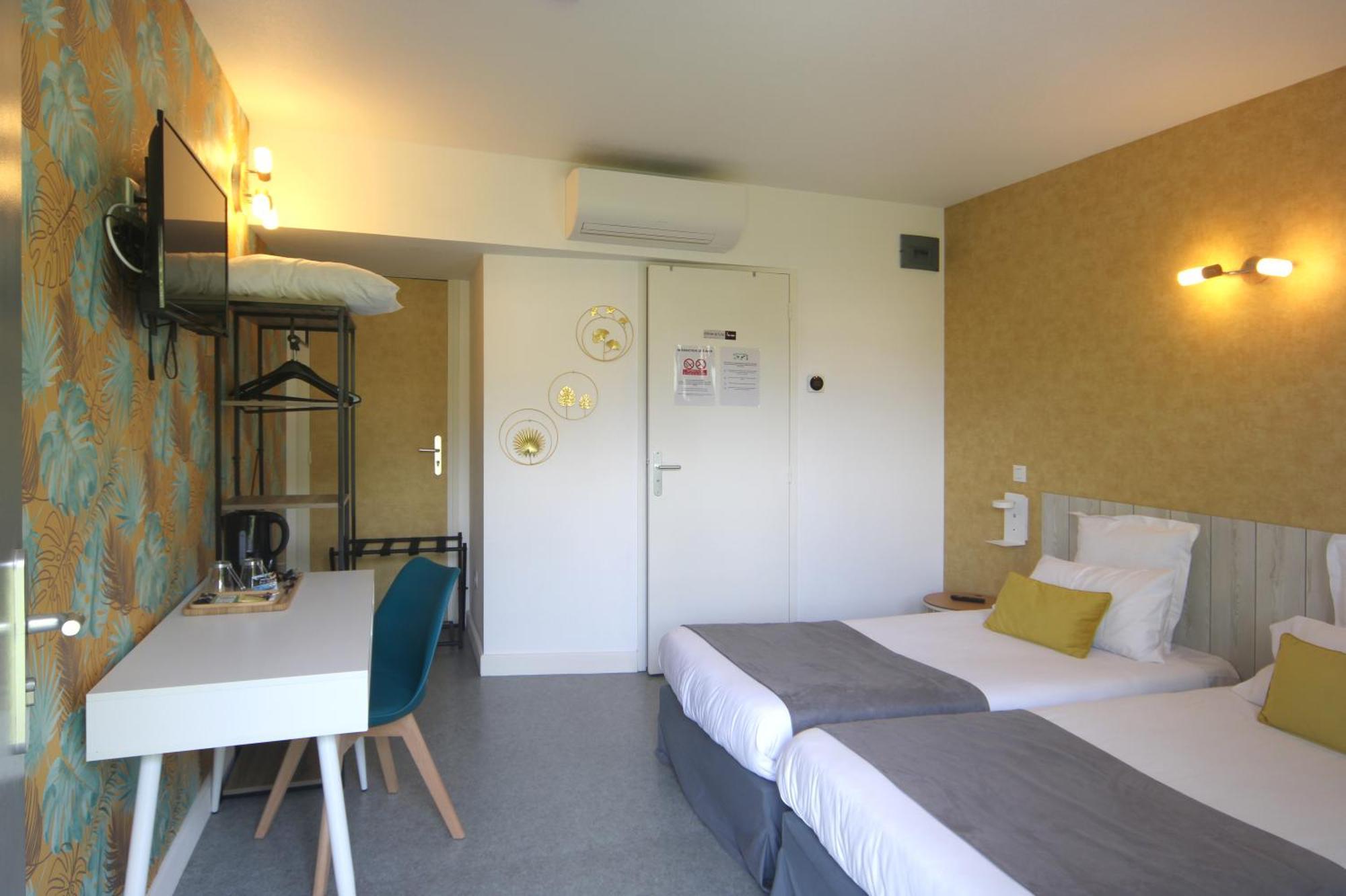 Hotel Le Vanseen Les Vans Bagian luar foto