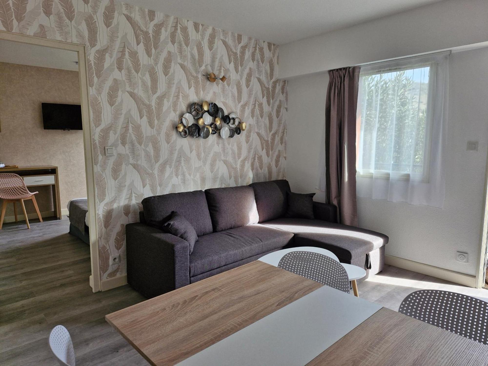 Hotel Le Vanseen Les Vans Bagian luar foto